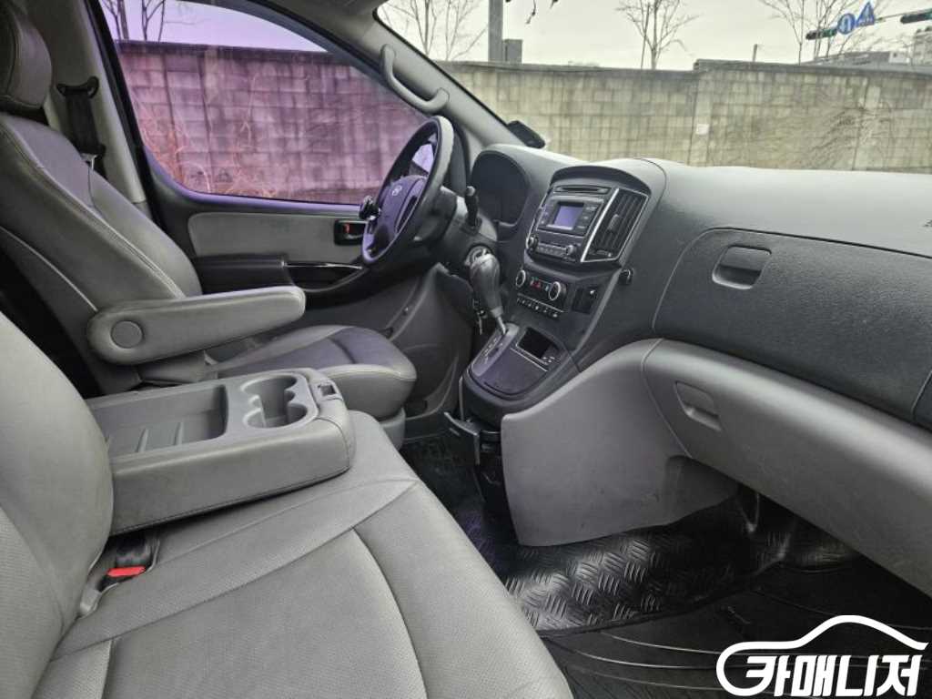 Hyundai Starex Grand Starex Van 3-Seater thumbnail 14
