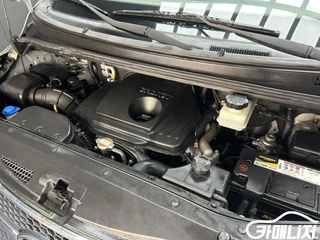 Hyundai Starex Grand Starex Van 5-Seater thumbnail 15