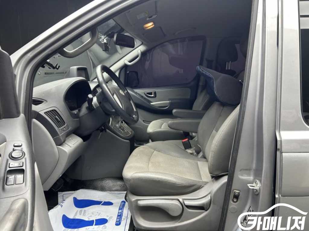 Hyundai Starex Grand Starex Van 5-Seater thumbnail 6