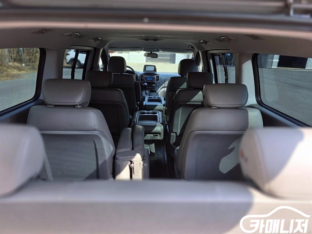 Hyundai Starex The New Grand Starex 2WD Wagon 12-Seater thumbnail 12