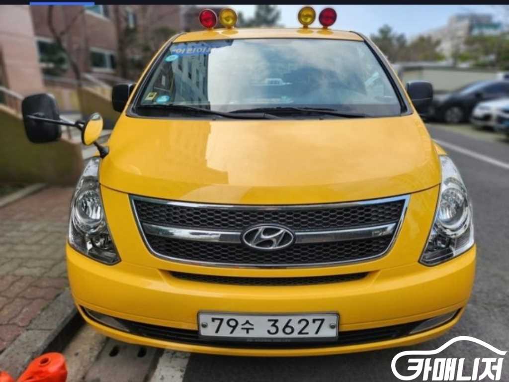 Hyundai Starex Grand Starex 12-Seater School Bus