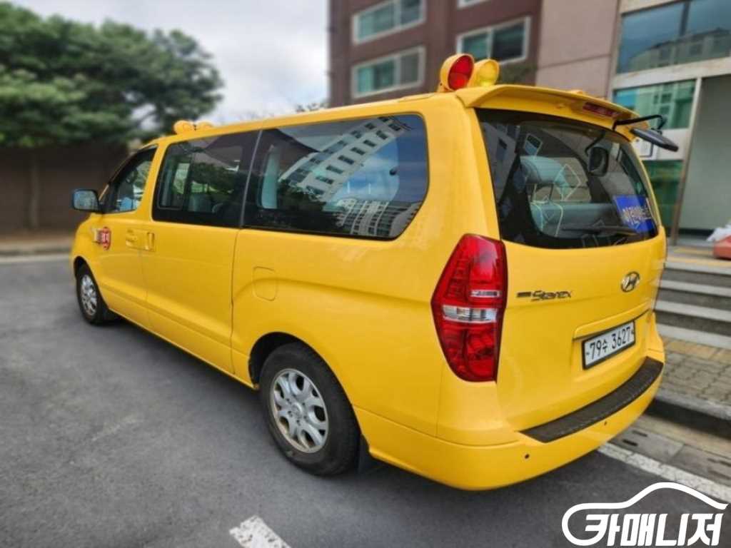 Hyundai Starex Grand Starex 12-Seater School Bus thumbnail 5