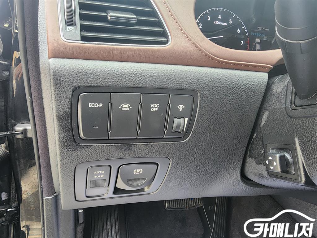 Hyundai Genesis BH330 LUXYRY thumbnail 14