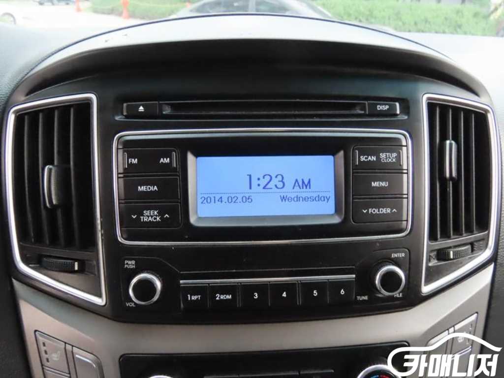 Hyundai Starex The New Grand Starex 2WD Van 3-Seater thumbnail 11