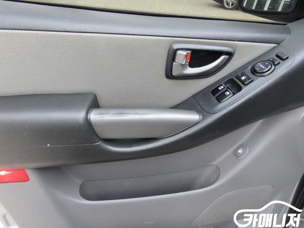 Hyundai Starex The New Grand Starex 2WD Van 3-Seater thumbnail 7