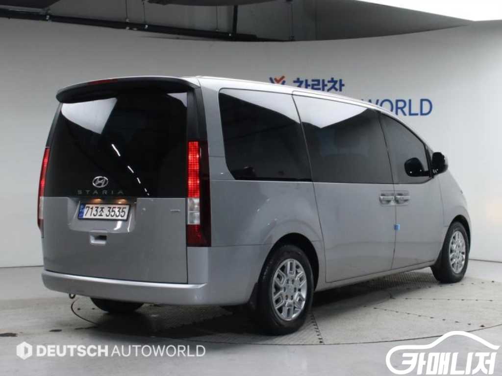 Hyundai Staria 4WD Diesel Tourer Modern thumbnail 3