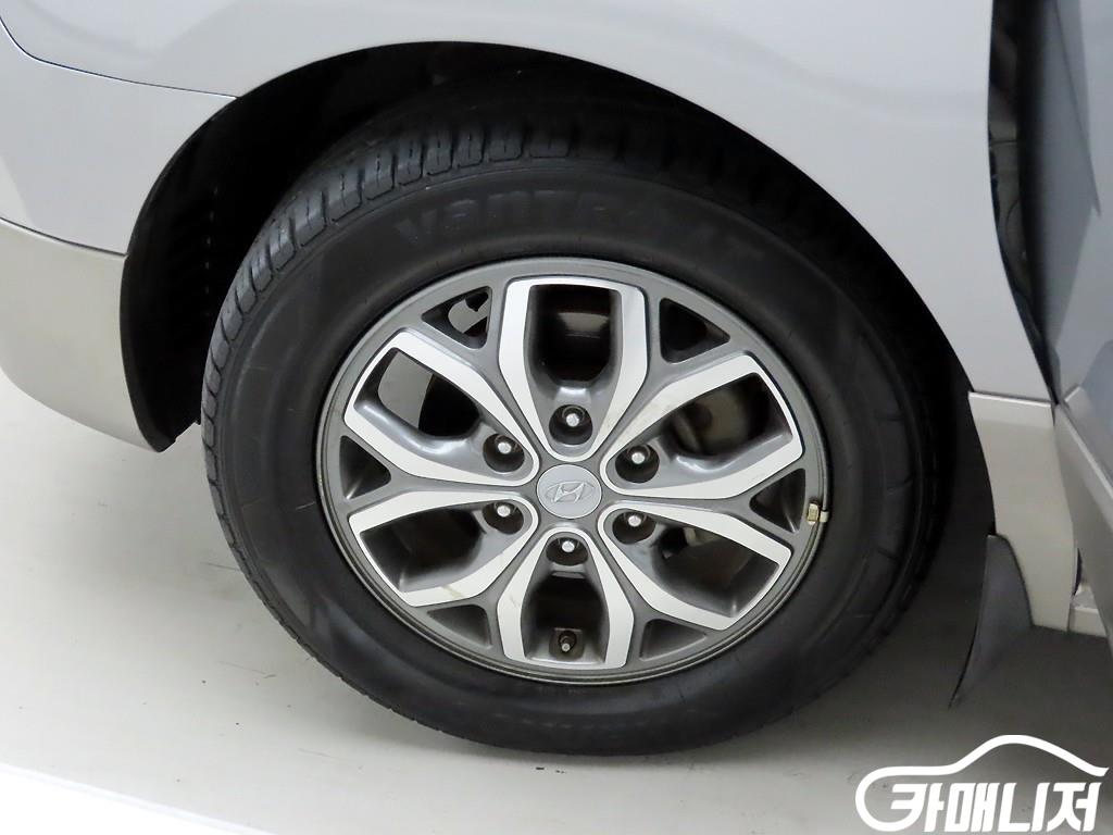 Hyundai Starex Grand Starex 11-Seater Wagon thumbnail 19