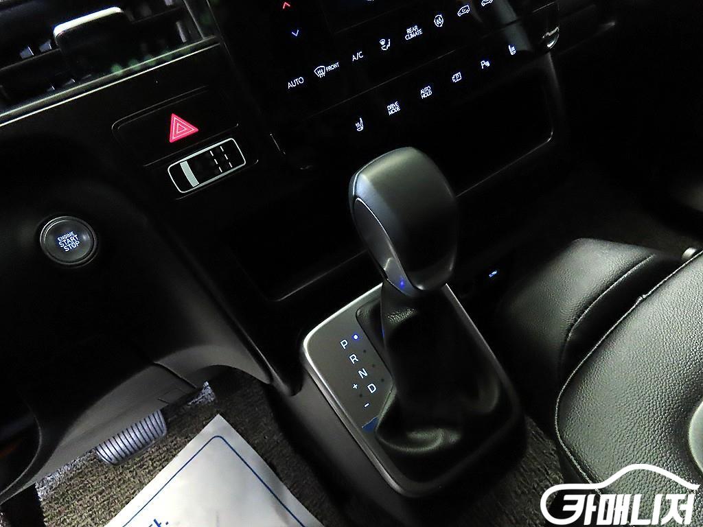 Hyundai Staria 2WD Diesel Tourer Modern thumbnail 12