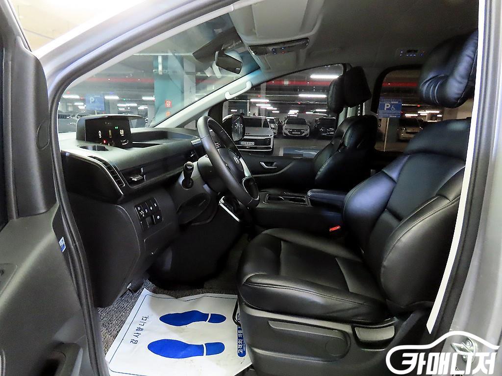 Hyundai Staria 2WD Diesel Tourer Modern thumbnail 6