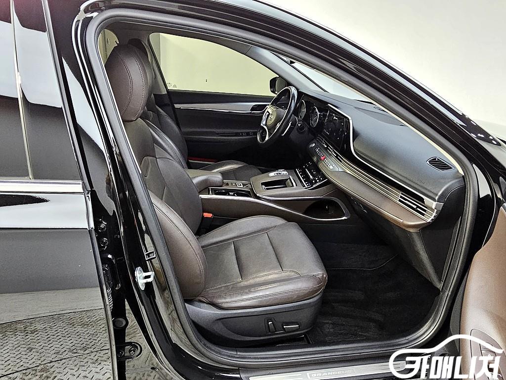 Hyundai Grandeur The New Grandeur IG LPI 3.0 Premium thumbnail 11