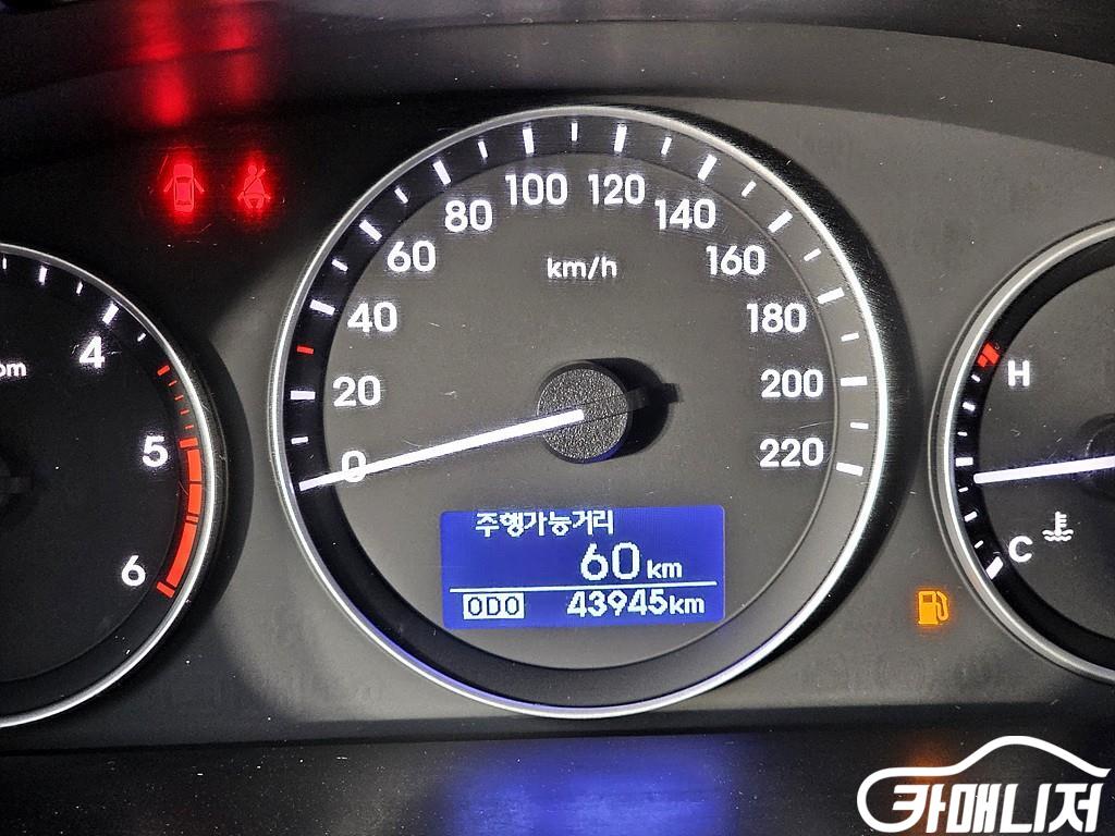 Hyundai Starex The New Grand Starex 2WD Urban 9-Seater thumbnail 7