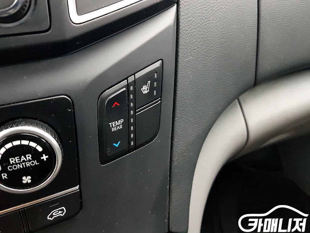 Hyundai Starex The New Grand Starex 2WD Urban 9-Seater thumbnail 15