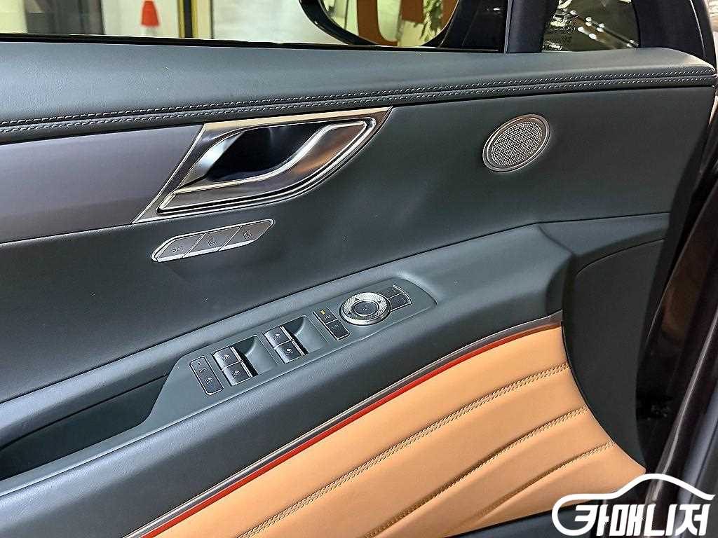 Genesis GV80 Gasoline 2.5T AWD thumbnail 13