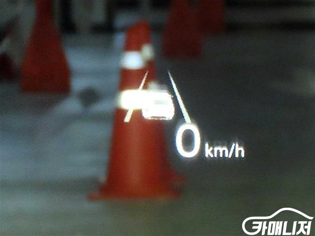 Genesis G70 The New G70 Gasoline 2.0T 4WD thumbnail 13