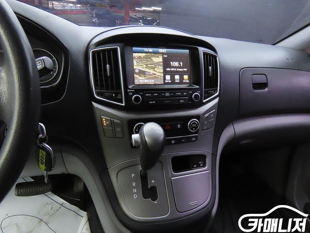 Hyundai Starex Grand Starex 12-Seater Wagon thumbnail 11