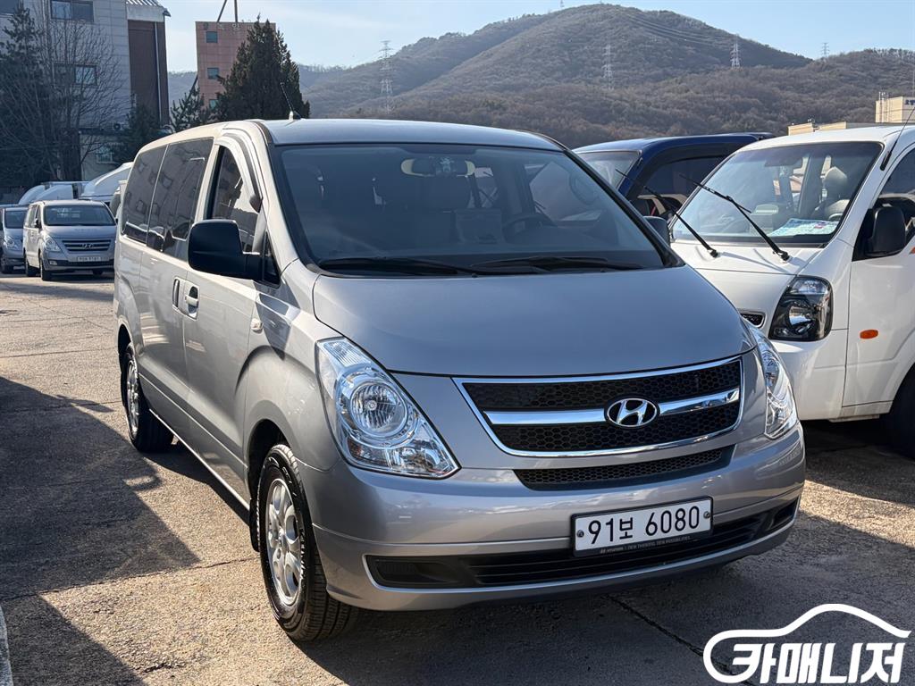 Hyundai Starex Grand Starex Van 5-Seater