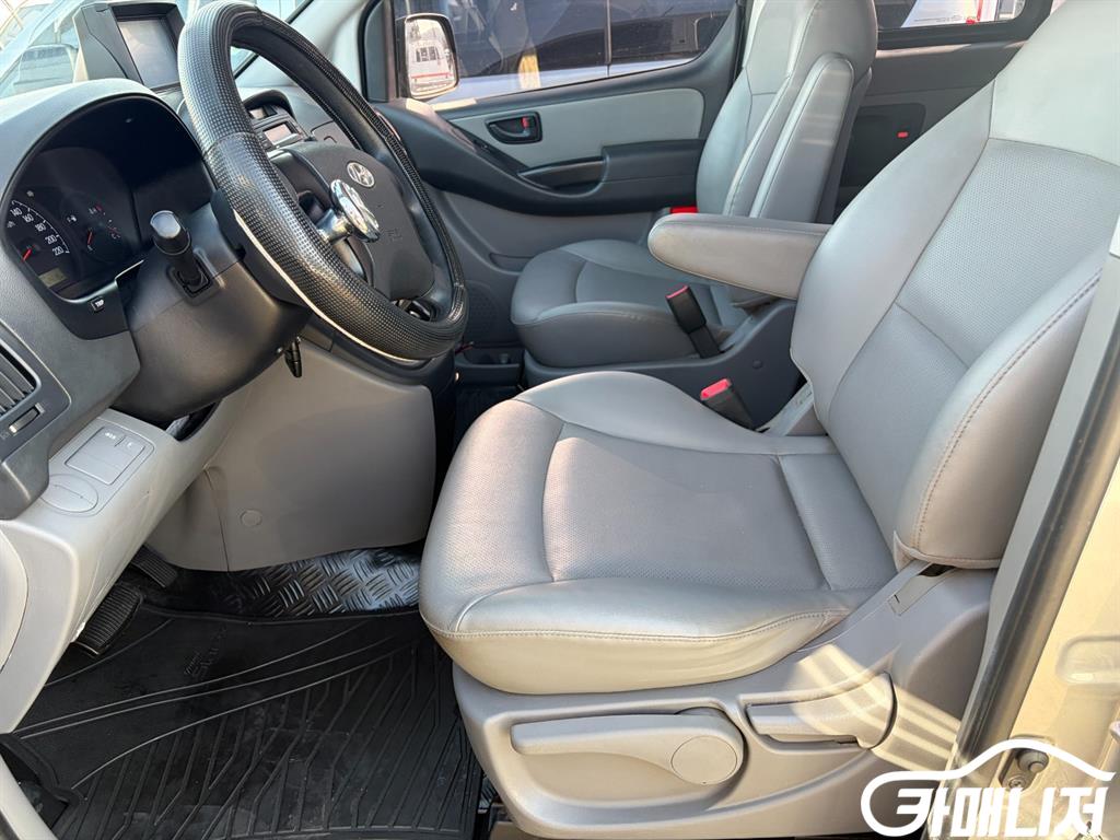 Hyundai Starex Grand Starex Van 5-Seater thumbnail 11