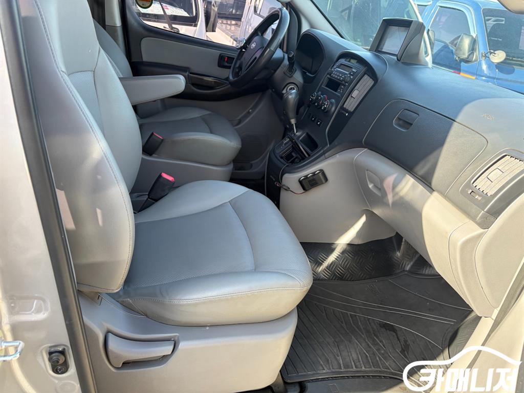 Hyundai Starex Grand Starex Van 5-Seater thumbnail 12