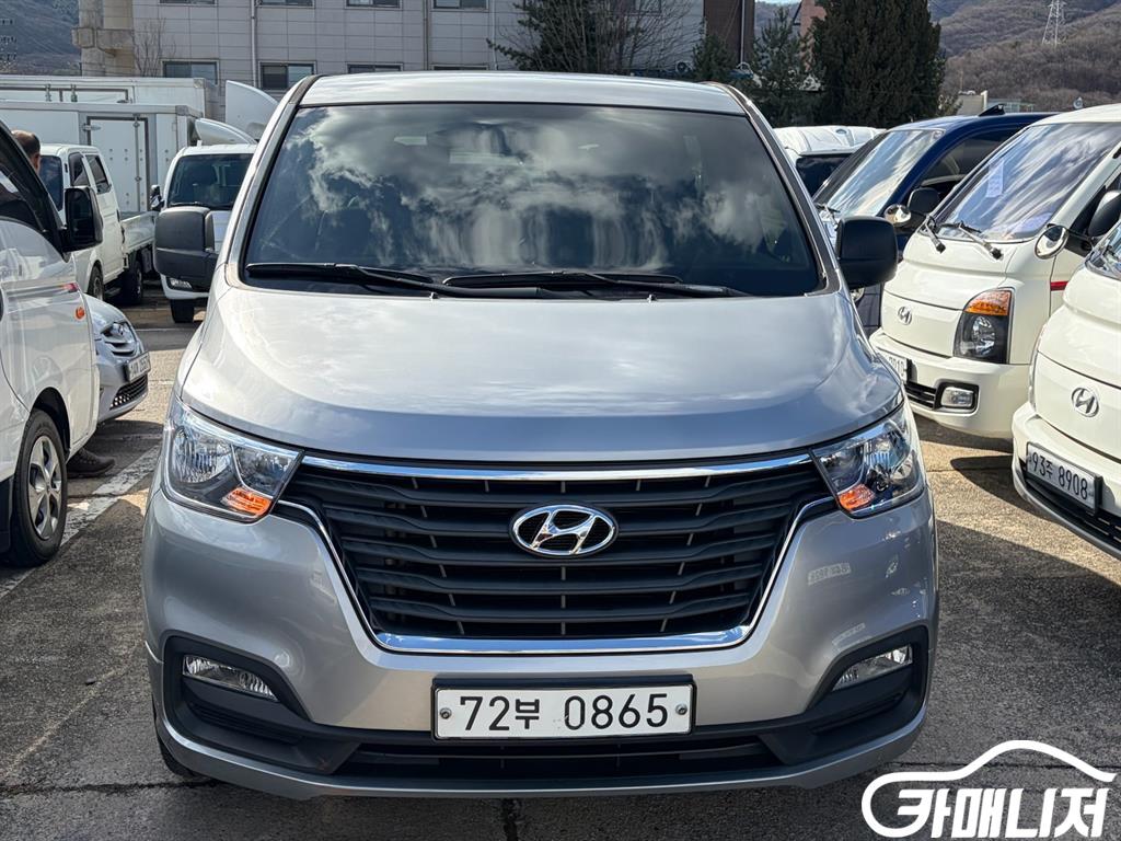 Hyundai Starex The New Grand Starex 2WD Wagon 12-Seater thumbnail 2
