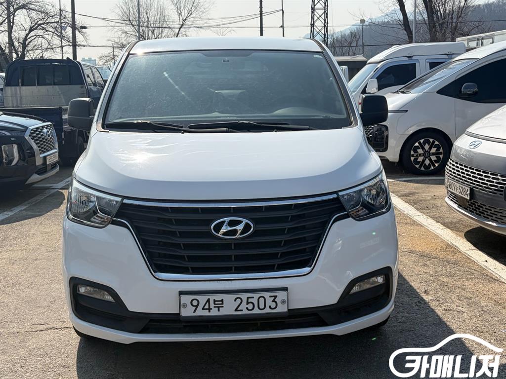 Hyundai Starex The New Grand Starex 2WD Van 5-Seater thumbnail 2