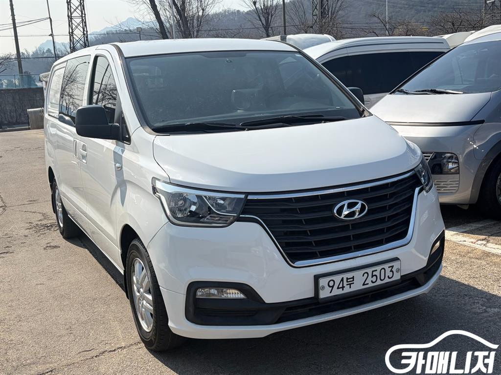 Hyundai Starex The New Grand Starex 2WD Van 5-Seater thumbnail 3