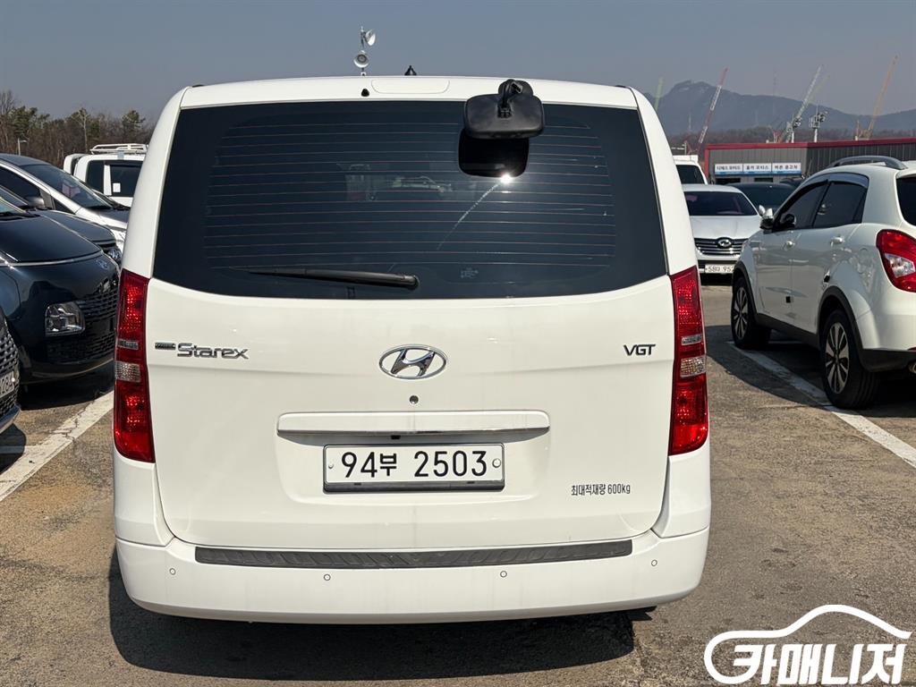 Hyundai Starex The New Grand Starex 2WD Van 5-Seater thumbnail 5