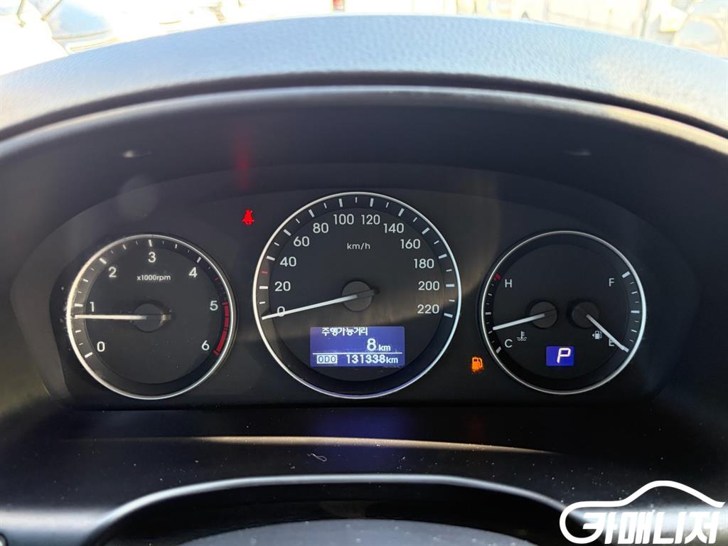 Hyundai Starex The New Grand Starex 2WD Van 5-Seater thumbnail 7