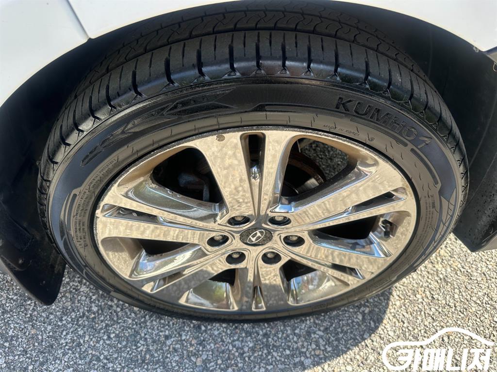 Hyundai Solati Luxury thumbnail 20