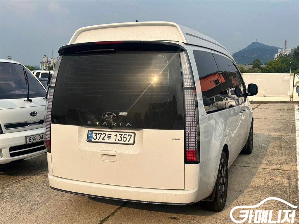 Hyundai Staria 4WD Diesel Lounge Limousine thumbnail 6