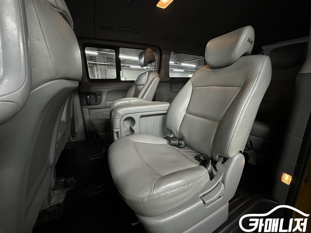 Hyundai Starex Grand Starex 12-Seater LPi thumbnail 7