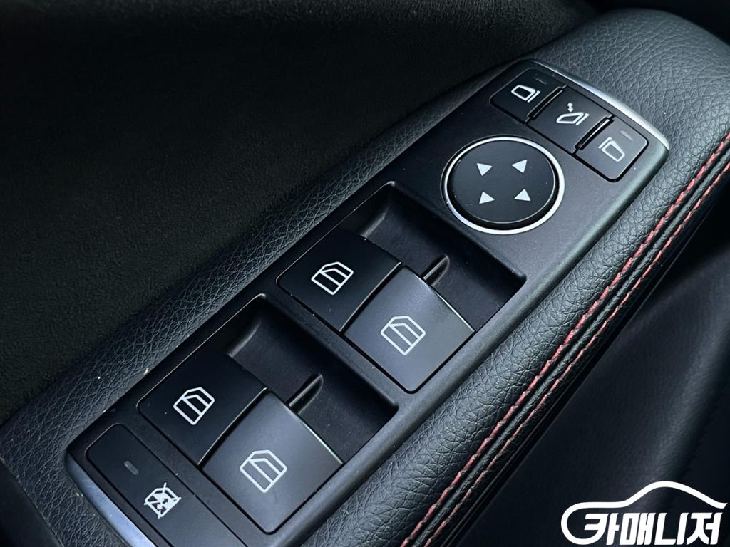 Mercedes-Benz A-Class A-Class W176 A45 AMG 4MATIC thumbnail 15