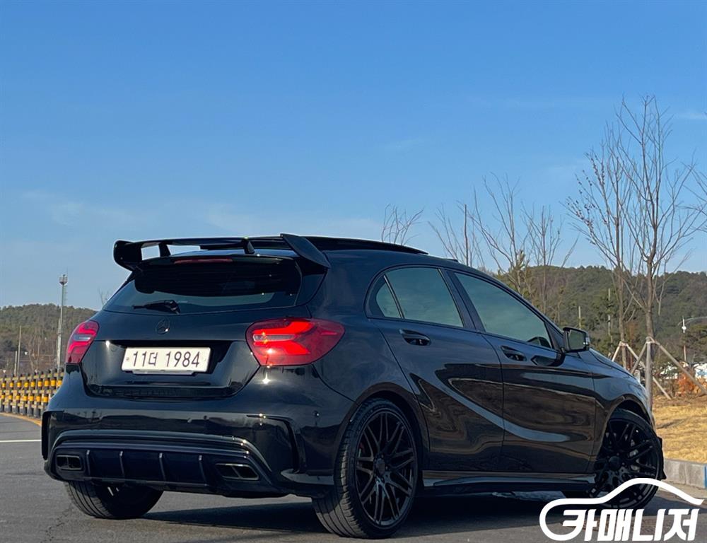 Mercedes-Benz A-Class A-Class W176 A45 AMG 4MATIC thumbnail 3