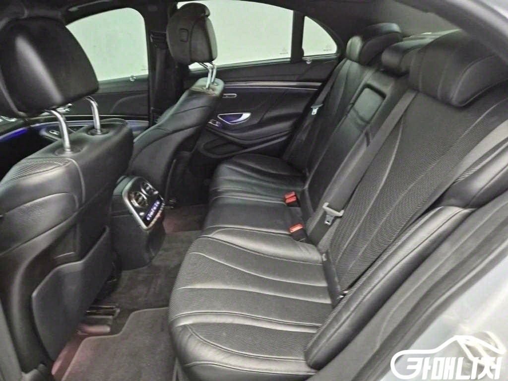 Mercedes-Benz S-Class S-Class-W222 S 350 d 4MATIC thumbnail 12