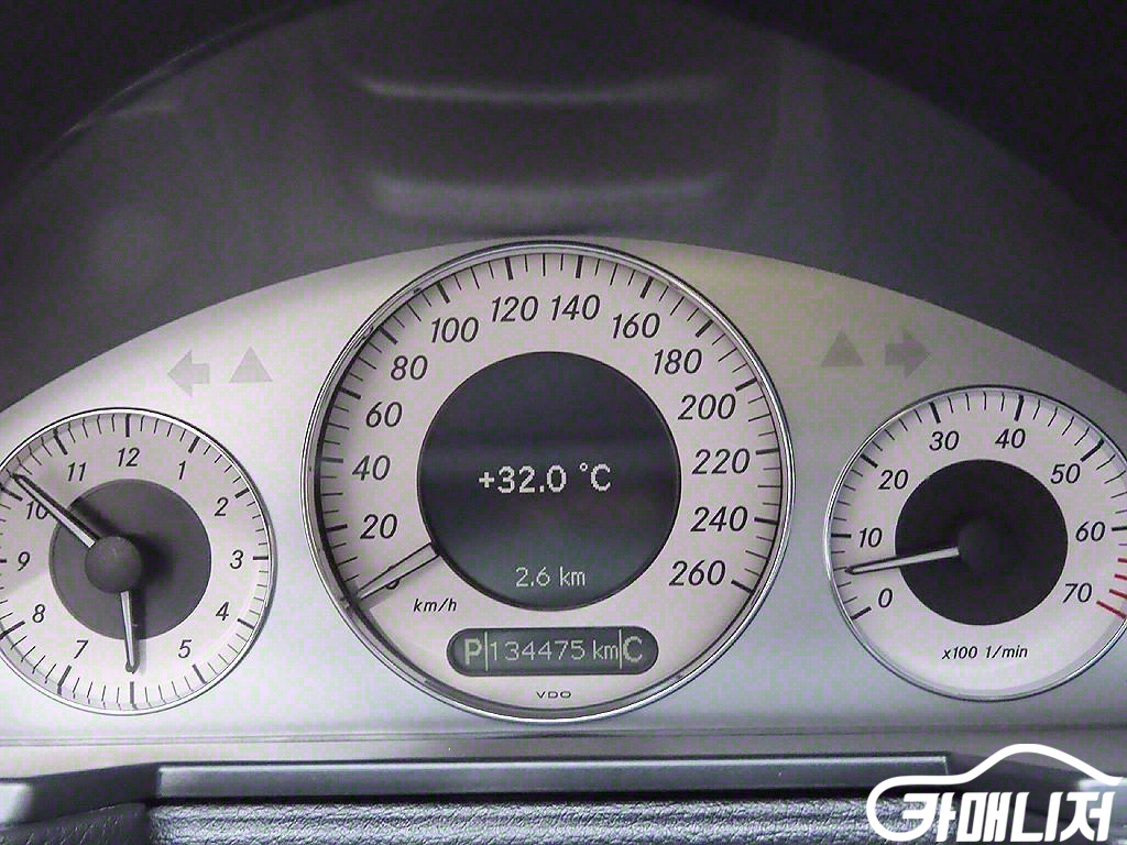 Mercedes-Benz E-Class E350 4MATIC thumbnail 6