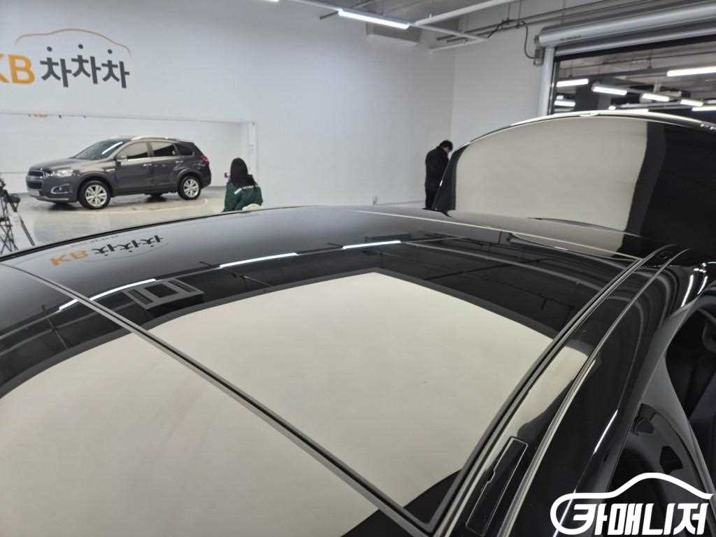 Mercedes-Benz E-Class E-Class W213 E300e Exclusive thumbnail 13