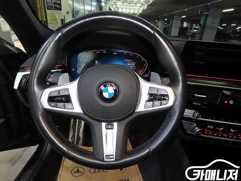 BMW 5 Series 520d thumbnail 8