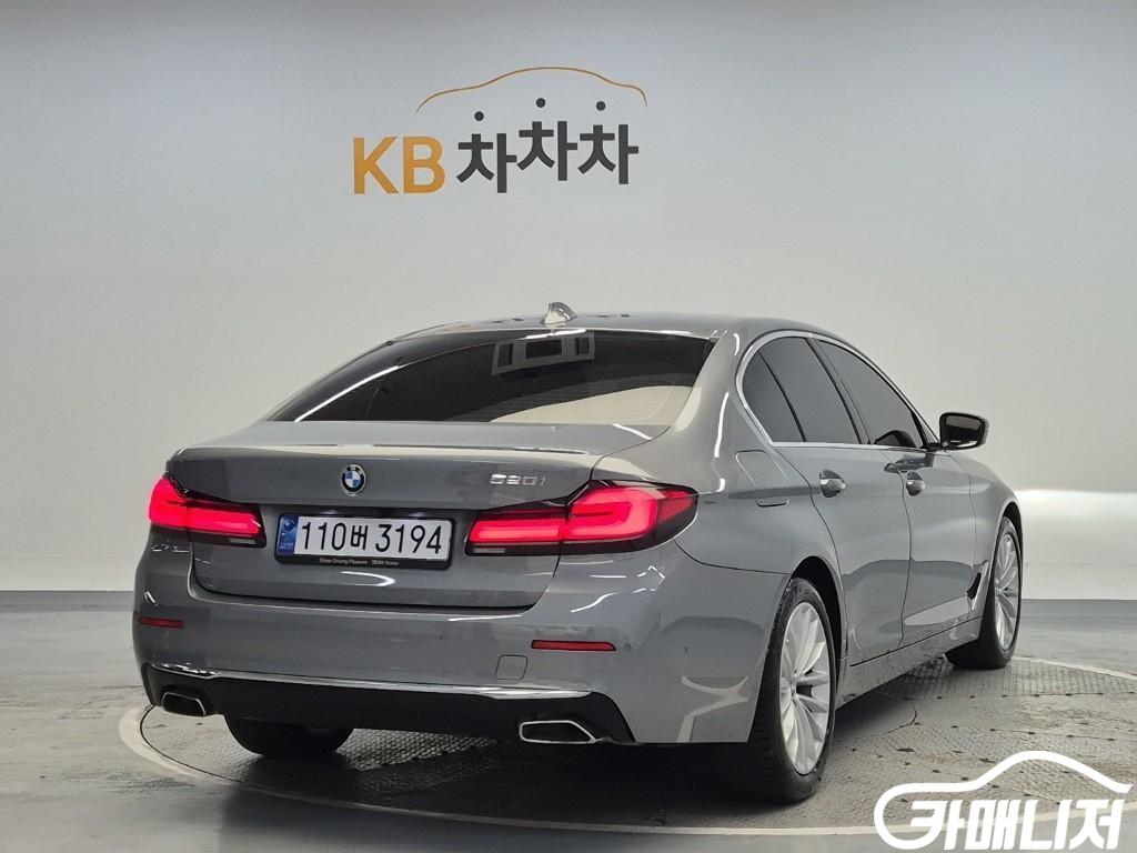 BMW 5 Series 520i thumbnail 4