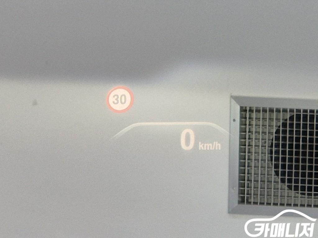 BMW 5 Series 530i thumbnail 17