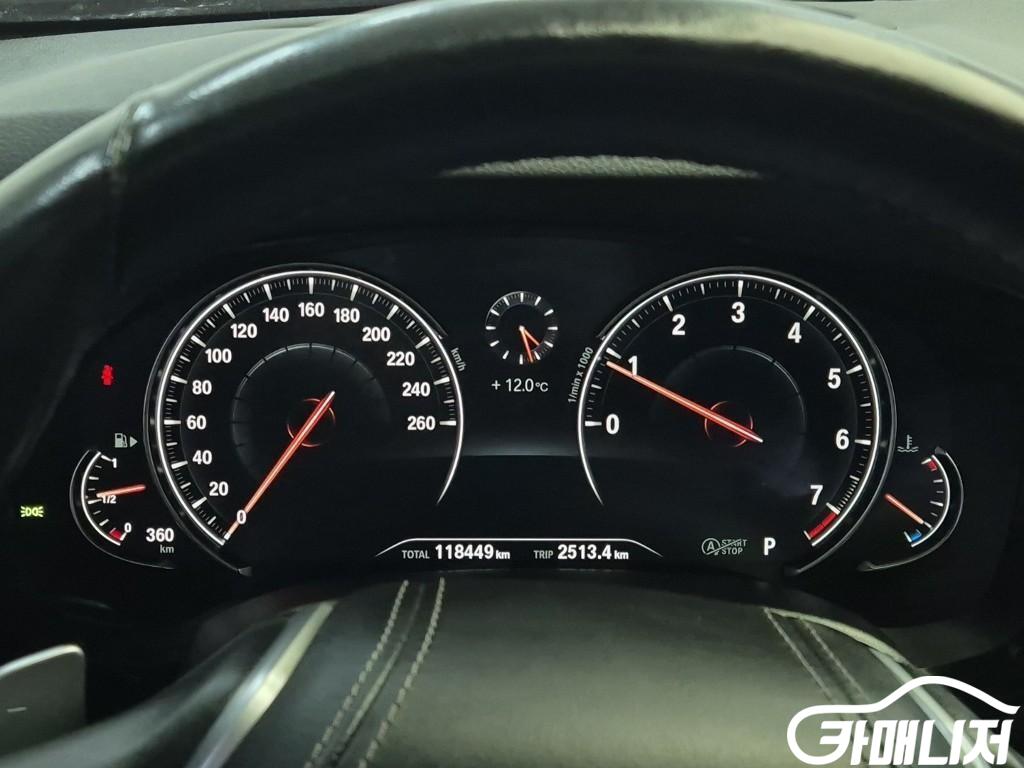 BMW 5 Series 530i thumbnail 6