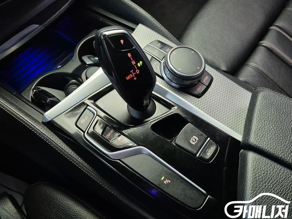 BMW 5 Series 530i thumbnail 8