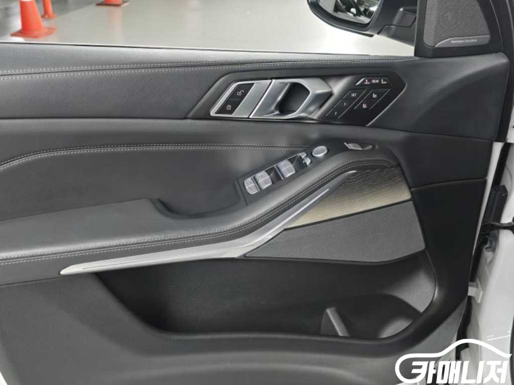 BMW X7 xDrive 40i Design Pure Ekselreonseu 7-Seater thumbnail 16