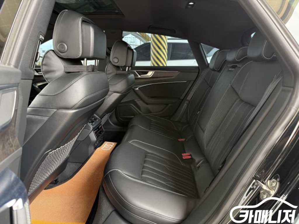 Audi A7 55 TFSI Quattro Premium thumbnail 12