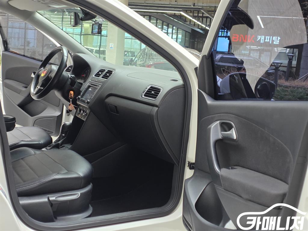 Volkswagen Polo 1.6 TDI R-LINE thumbnail 11