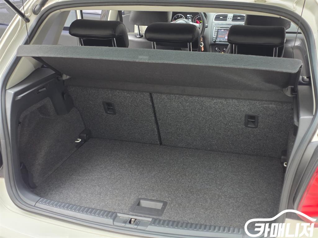 Volkswagen Polo 1.6 TDI R-LINE thumbnail 17