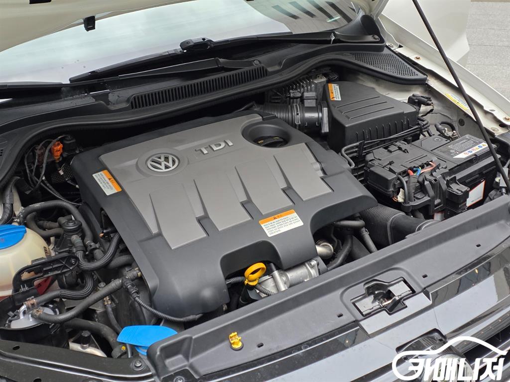 Volkswagen Polo 1.6 TDI R-LINE thumbnail 20