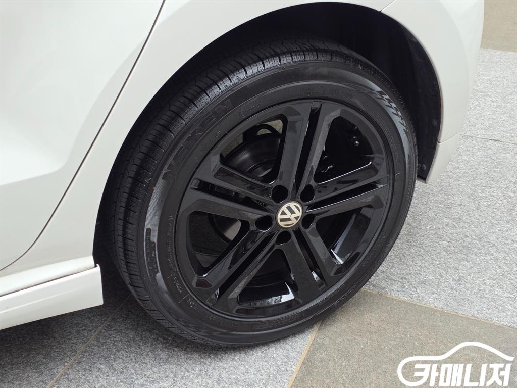 Volkswagen Polo 1.6 TDI R-LINE thumbnail 6