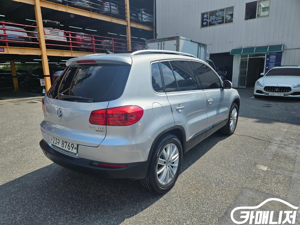 Volkswagen Tiguan 2.0 TDI Premium thumbnail 4