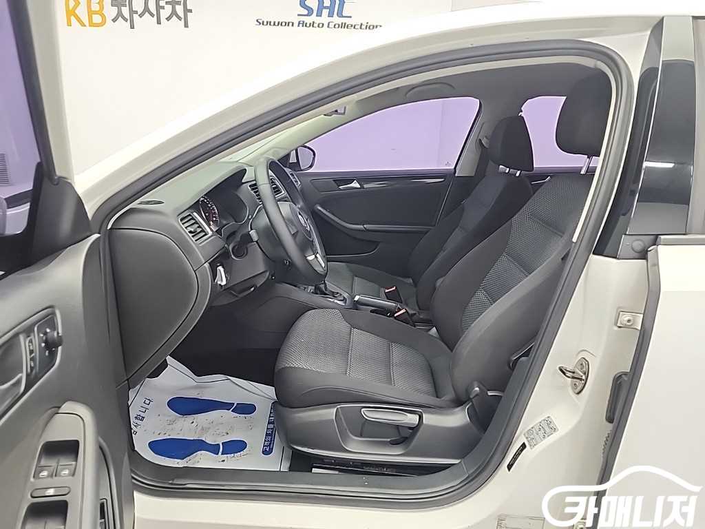 Volkswagen Jetta New Jetta 1.6 TDI BlueMotion thumbnail 11