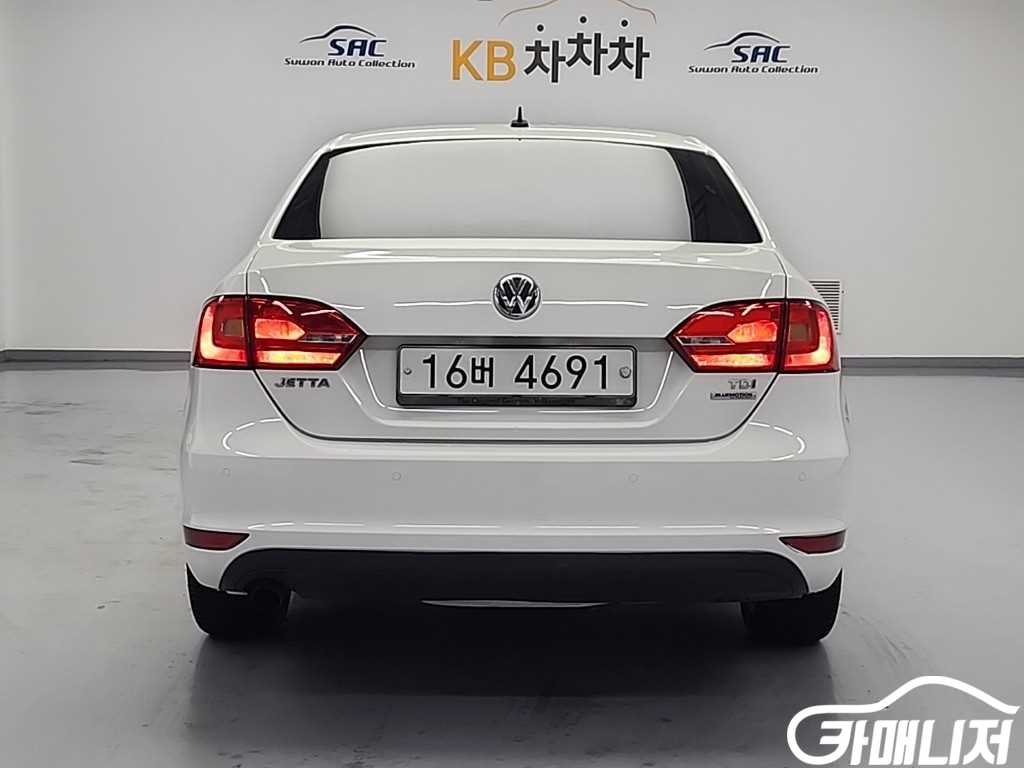 Volkswagen Jetta New Jetta 1.6 TDI BlueMotion thumbnail 3