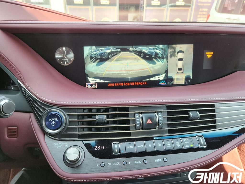 Lexus LS LS500h 3.5 Platinum AWD thumbnail 11